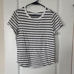 Old Navy Women's Black and White Striped Tee